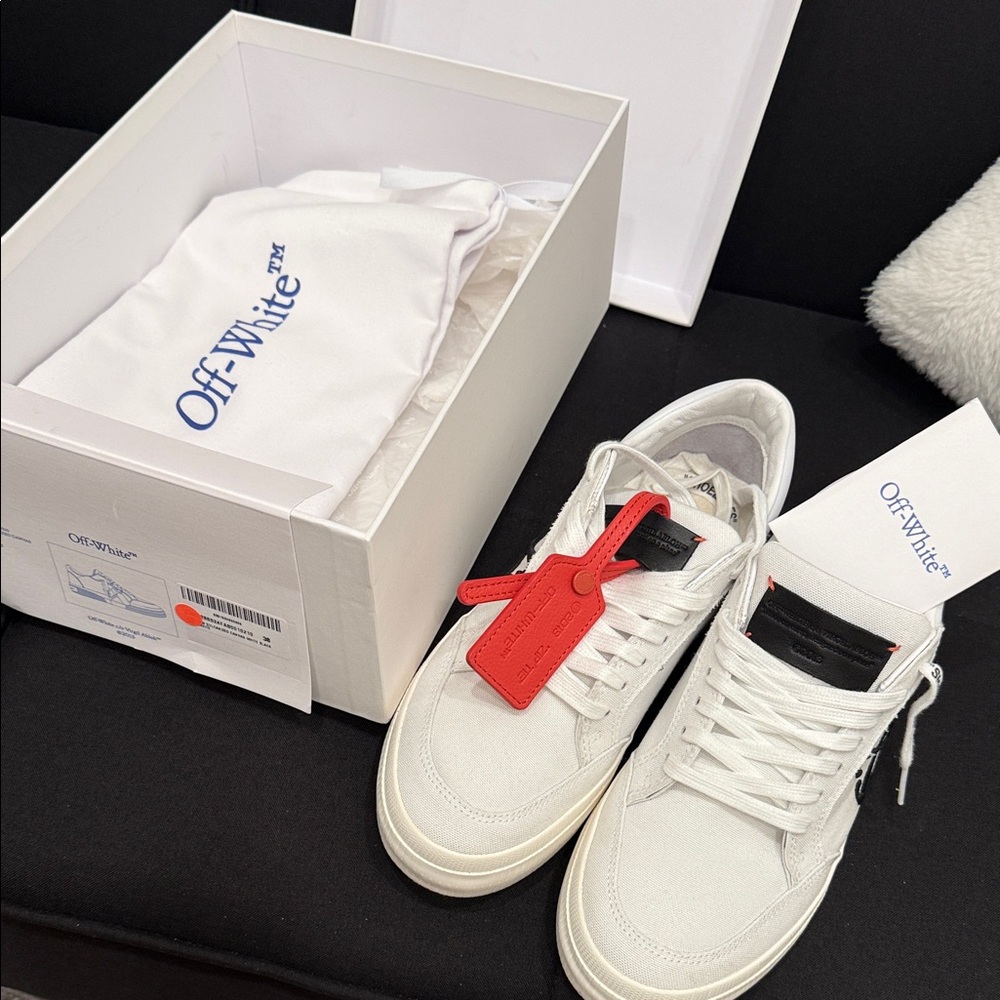 Off-White Men's White and Red Sneakers